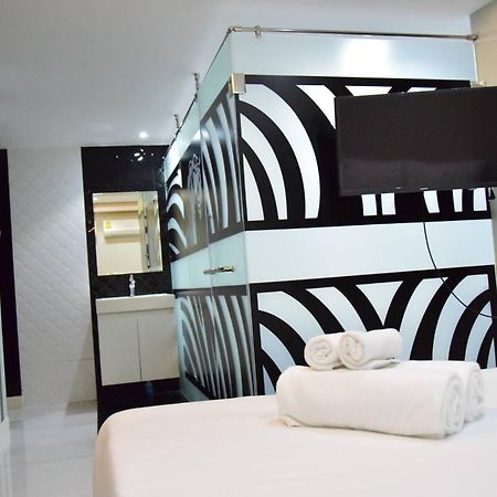 Double Five Hostel Bangkok Bagian luar foto