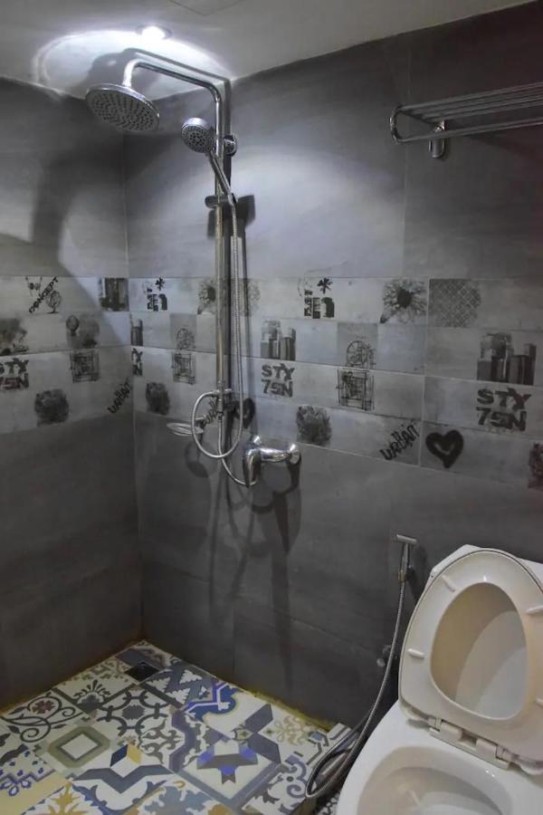 Double Five Hostel Bangkok Bagian luar foto