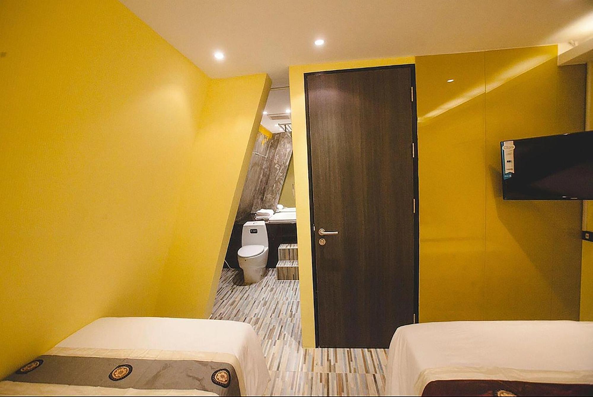 Double Five Hostel Bangkok Bagian luar foto