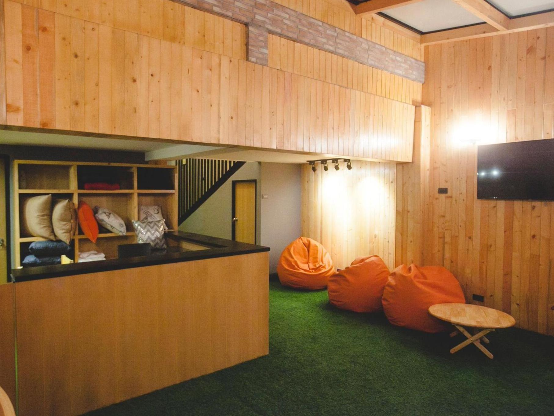 Double Five Hostel Bangkok Bagian luar foto