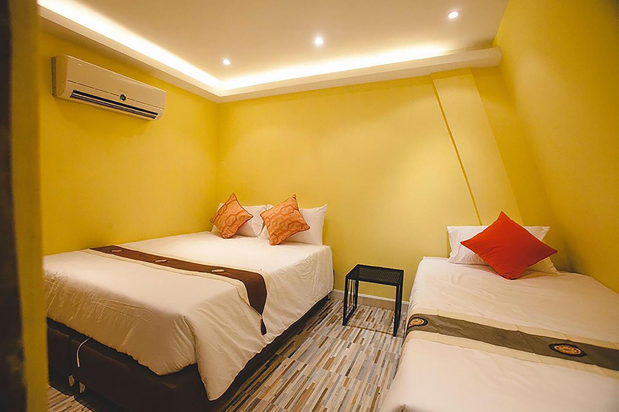 Double Five Hostel Bangkok Bagian luar foto