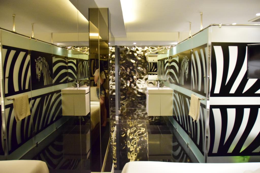 Double Five Hostel Bangkok Bagian luar foto