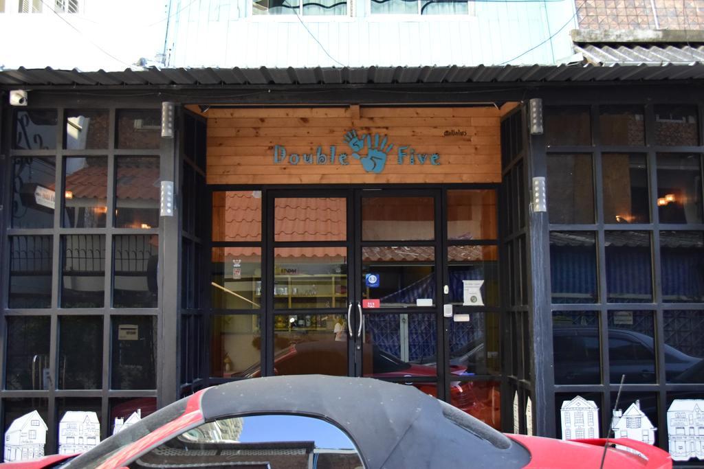 Double Five Hostel Bangkok Bagian luar foto