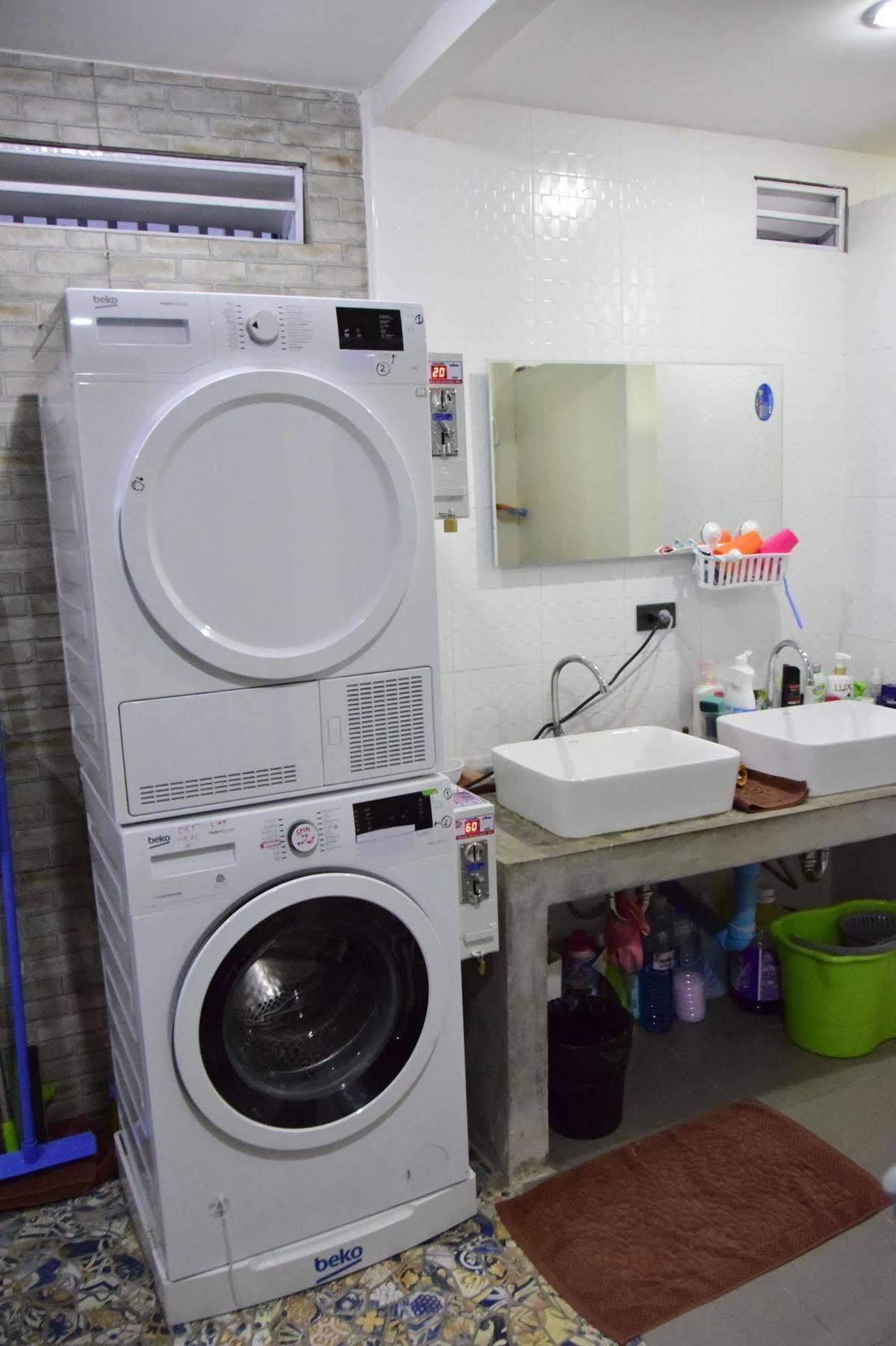 Double Five Hostel Bangkok Bagian luar foto