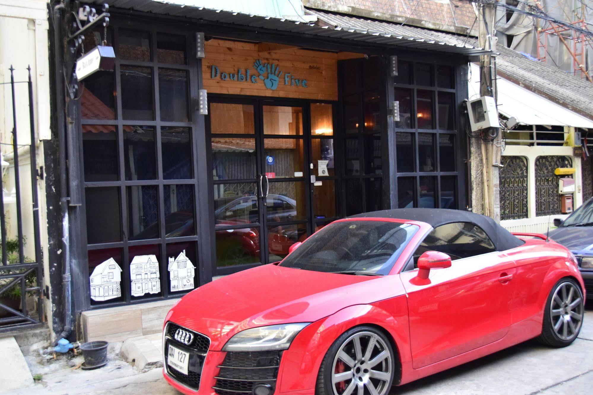 Double Five Hostel Bangkok Bagian luar foto