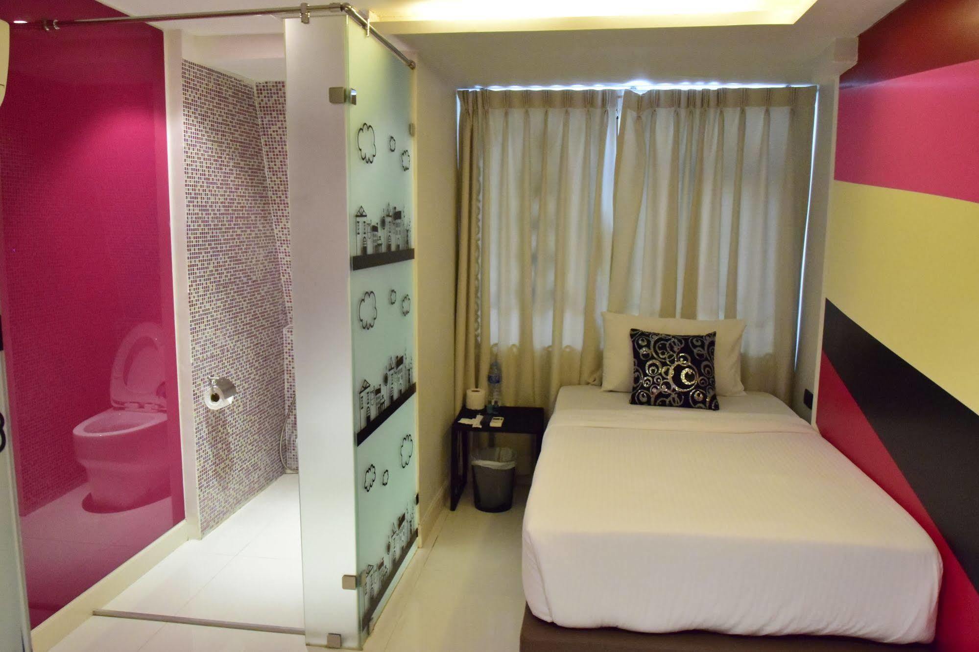 Double Five Hostel Bangkok Bagian luar foto