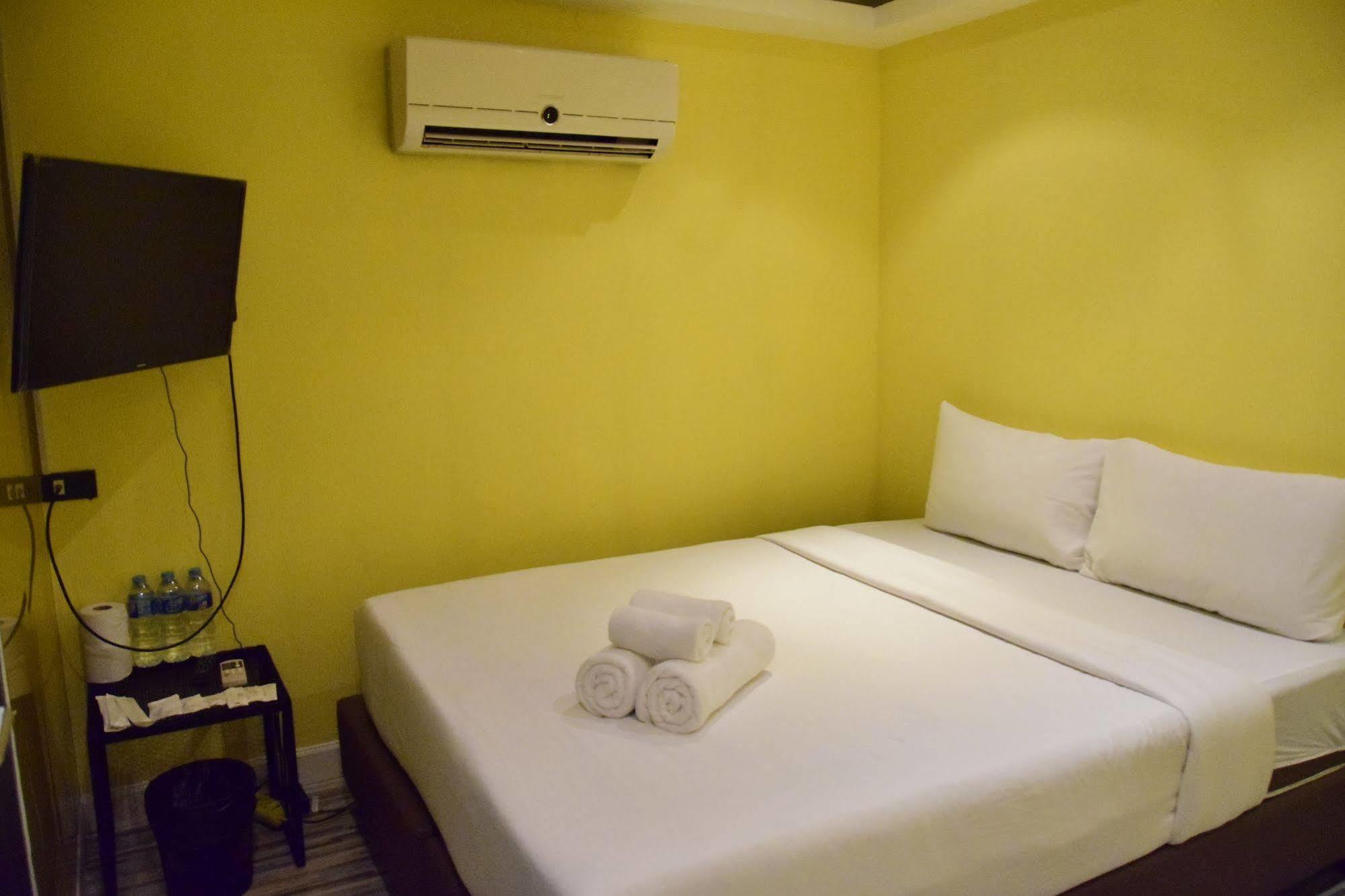Double Five Hostel Bangkok Bagian luar foto