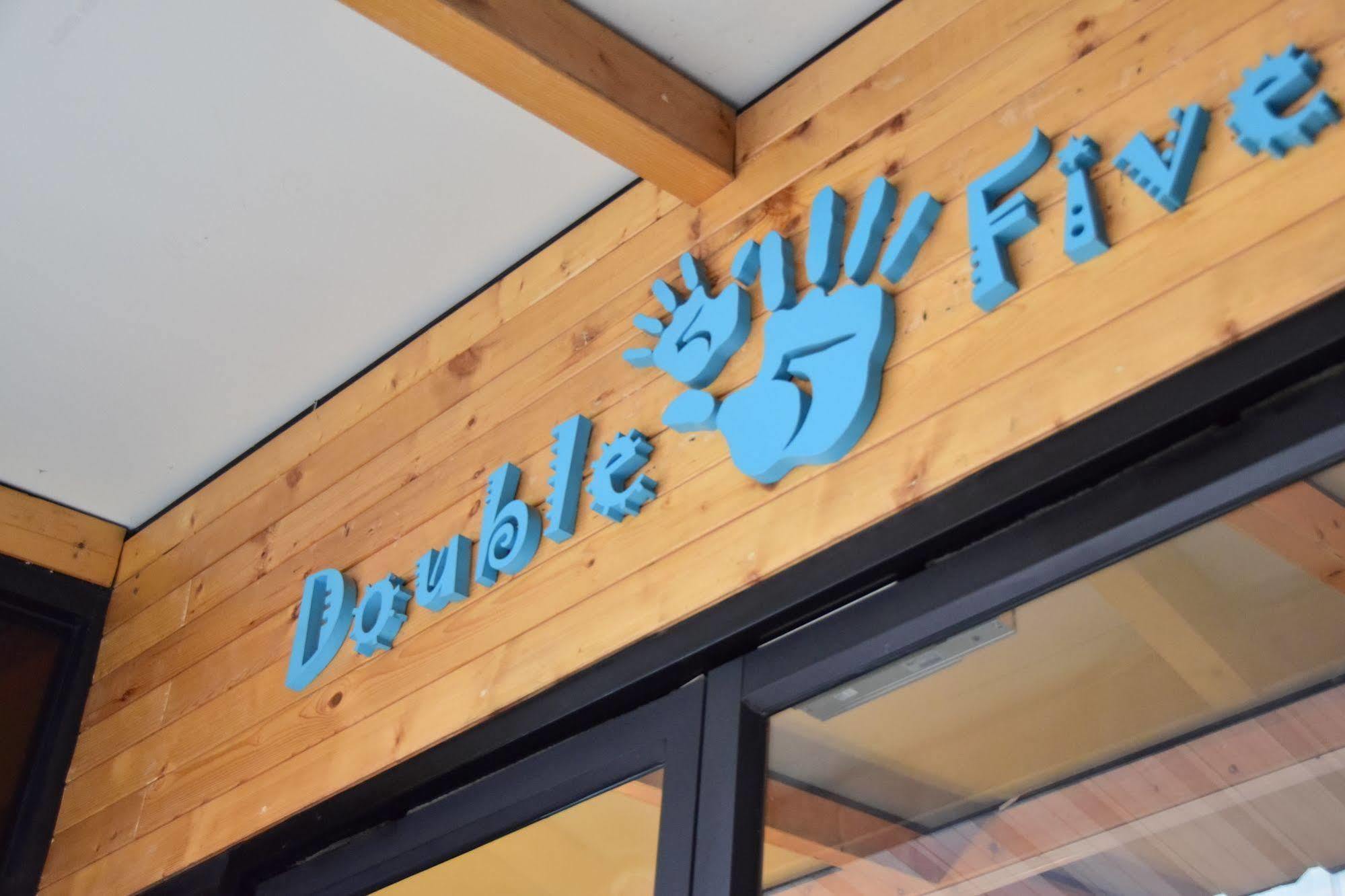 Double Five Hostel Bangkok Bagian luar foto